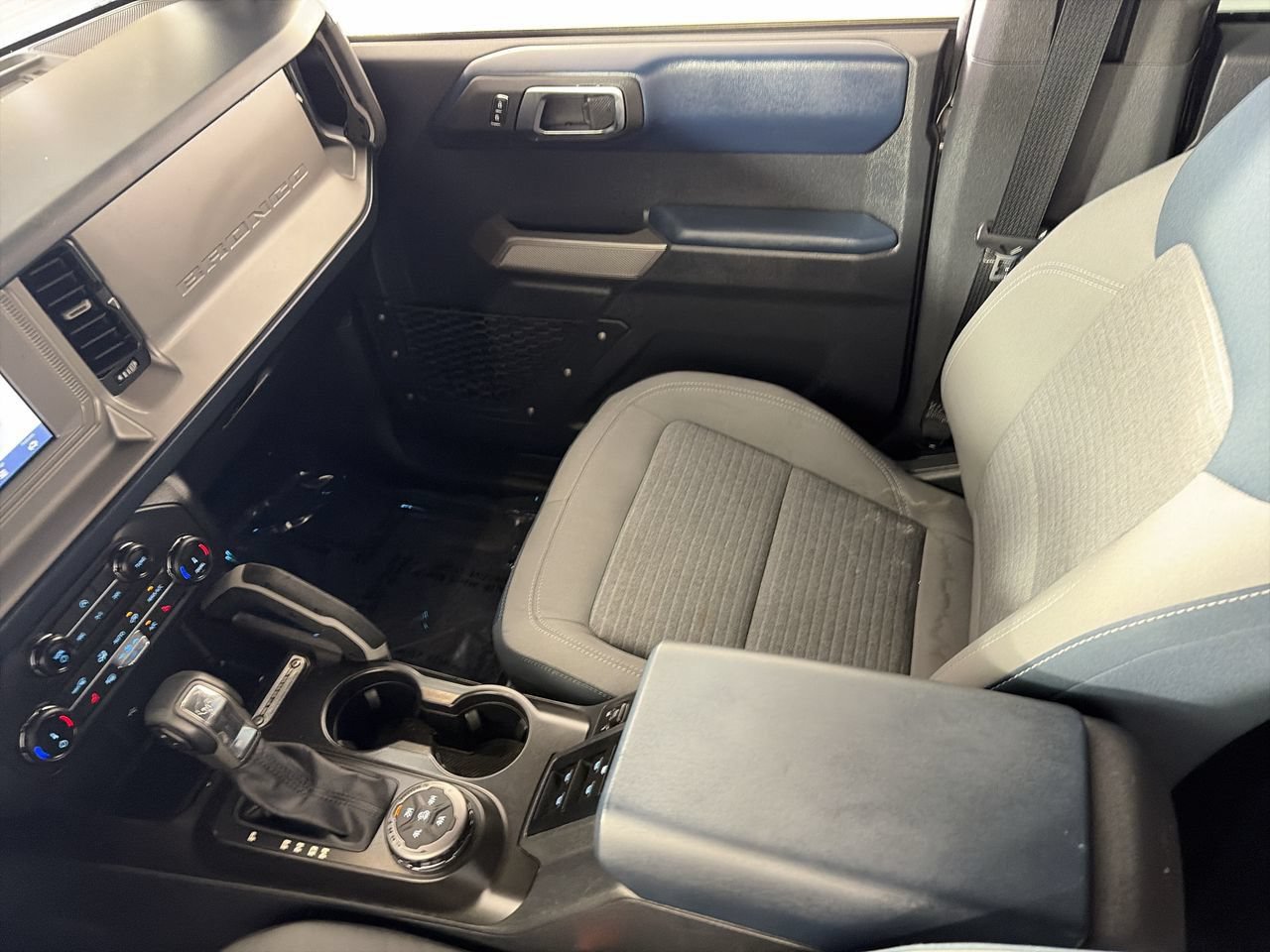 Used 2022 Ford Bronco Outer Banks AWD/4WD image 21