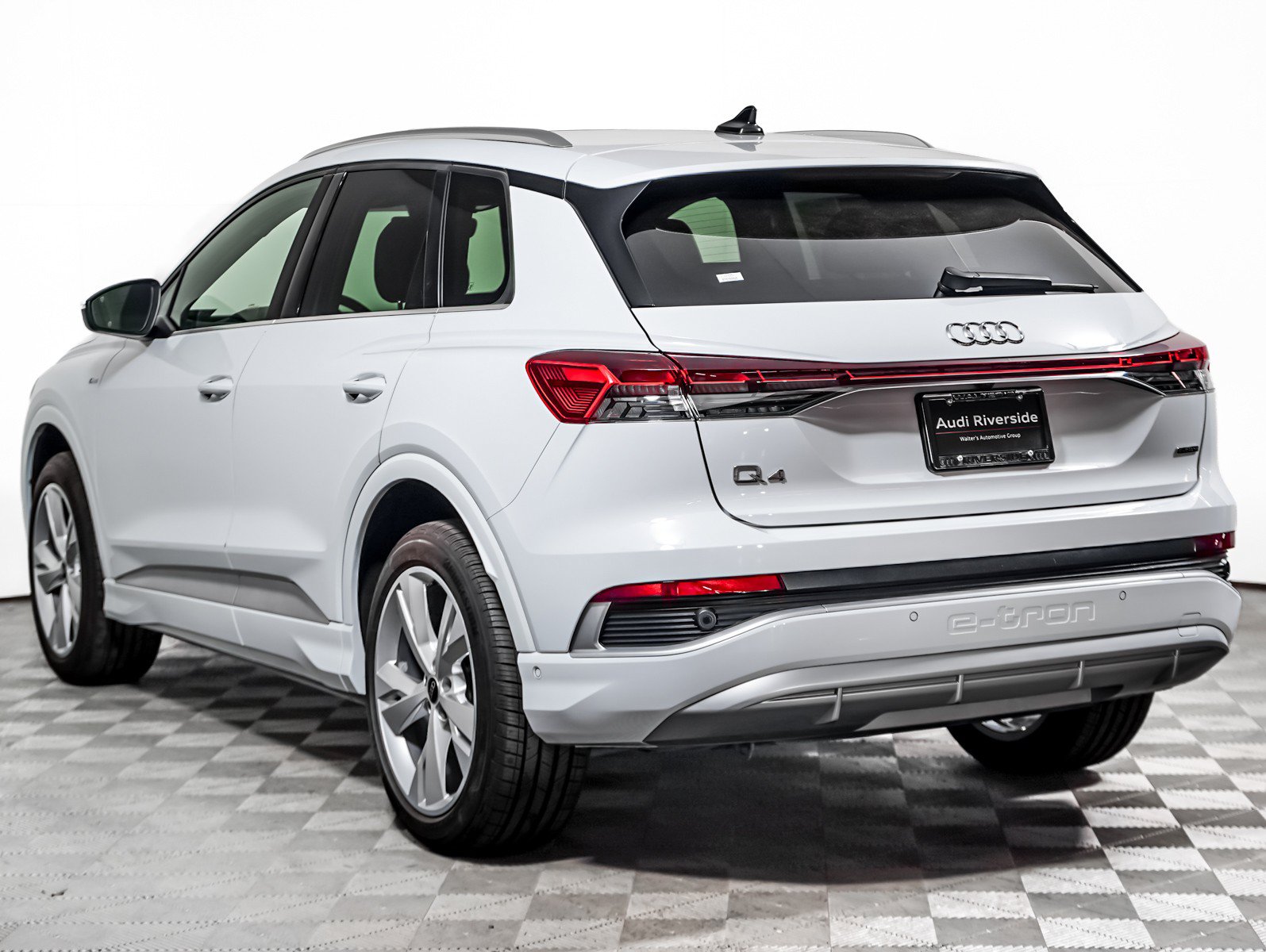 Used 2023 Audi Q4 e-tron Premium Plus w/ Premium Plus AWD/4WD image 2