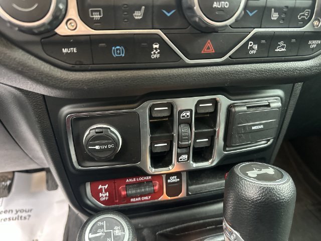 Used 2024 Jeep Wrangler Unlimited AWD/4WD image 17