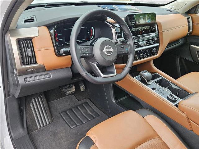 Used 2025 Nissan Pathfinder Platinum image 10