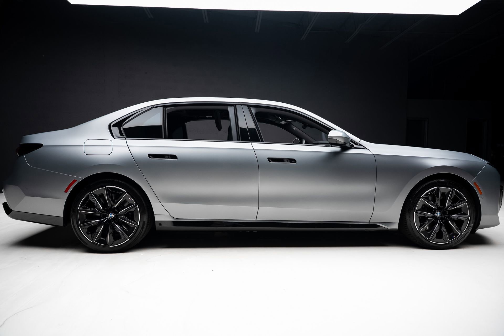 Used 2023 BMW 760i xDrive w/ Executive Package image 37