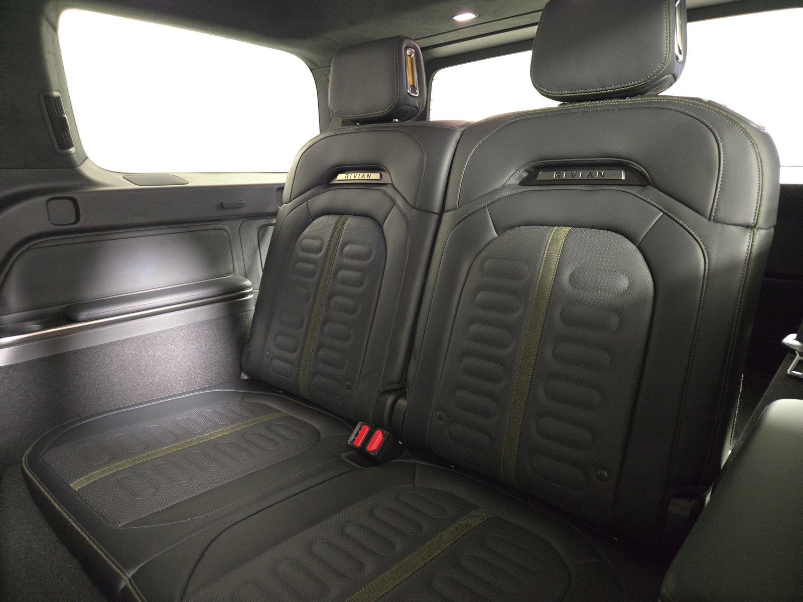 Used 2024 Rivian R1S Adventure image 22