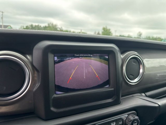Used 2018 Jeep Wrangler Unlimited Sahara AWD/4WD image 29