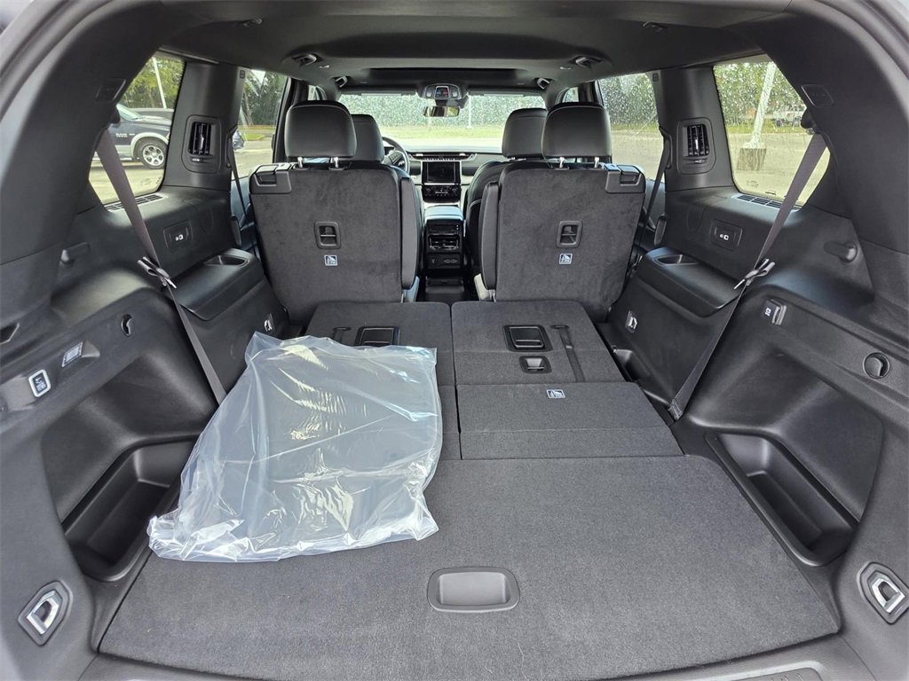New 2025 Jeep Grand Cherokee L Altitude image 12