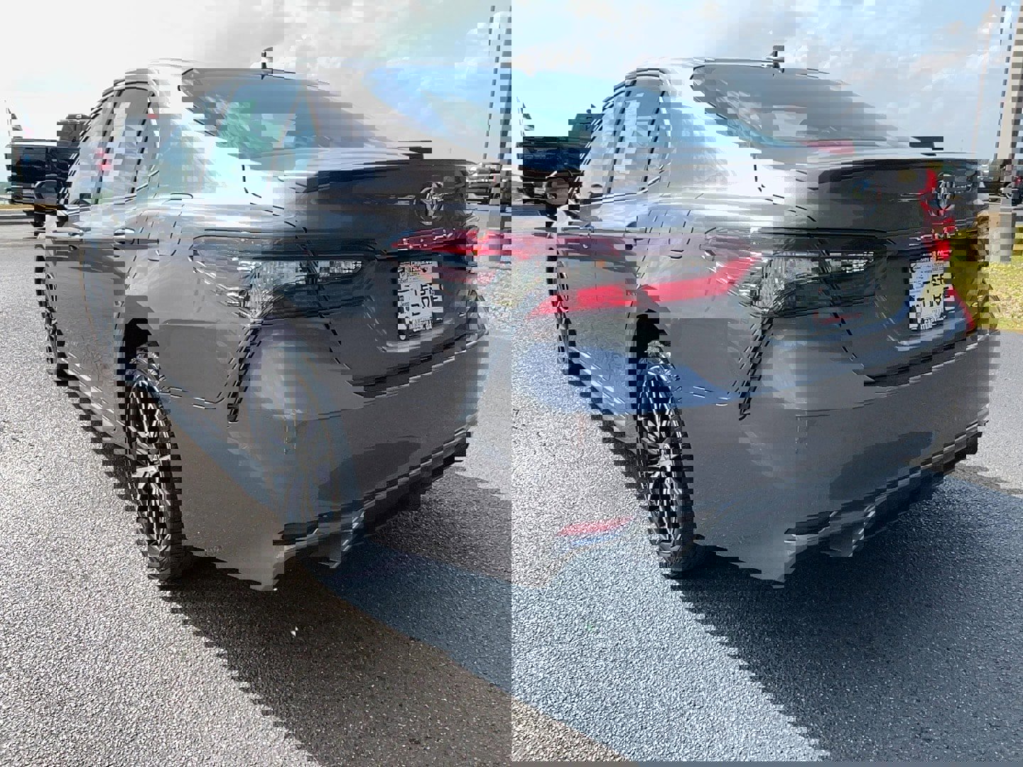 Used 2023 Toyota Camry SE FWD image 7