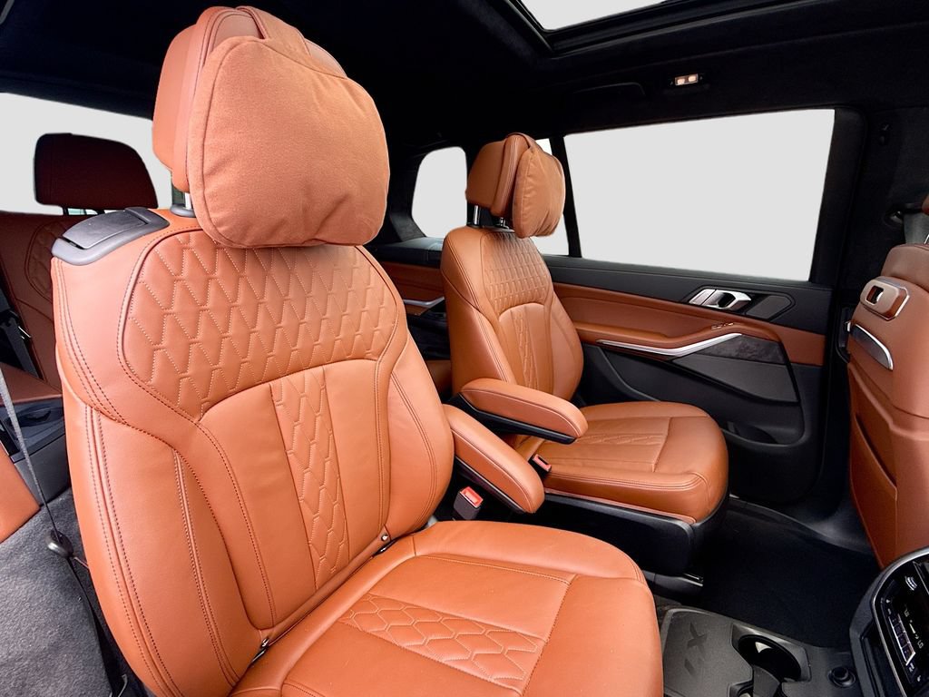 Used 2025 BMW X7 M60i AWD/4WD image 33