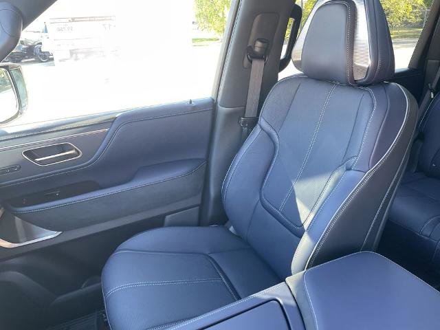 Certified 2026 INFINITI QX80 4WD w/ Sport Exterior Package image 15