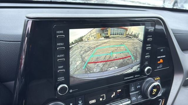 Used 2022 Toyota Highlander XLE image 19