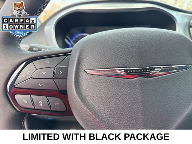 Used 2025 Chrysler Pacifica Limited image 37