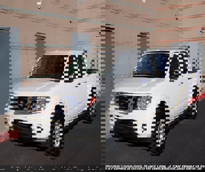 Used 2018 Nissan Frontier SV image 3