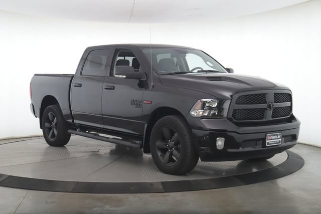 Used 2019 RAM 1500 Classic SLT w/ Black Appearance Group AWD/4WD image 2