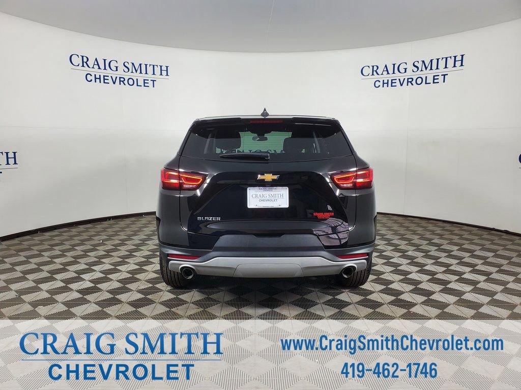 Used 2025 Chevrolet Blazer LT FWD image 12