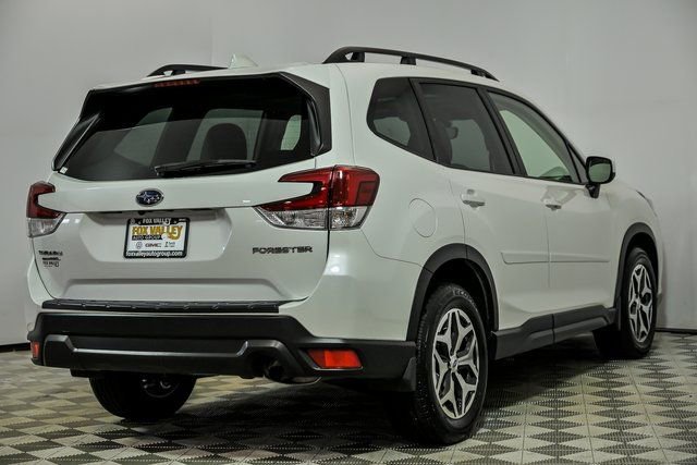 Used 2023 Subaru Forester Premium image 7