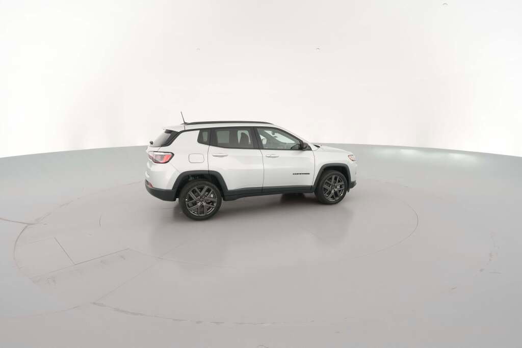 New 2026 Jeep Compass Latitude image 13