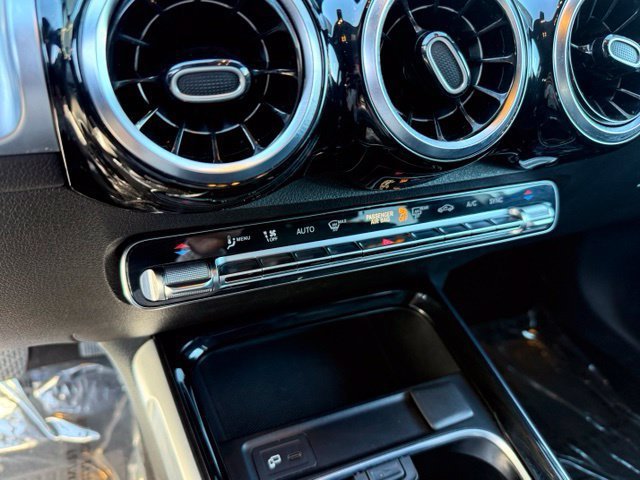 Used 2021 Mercedes-Benz GLB 250 4MATIC image 13