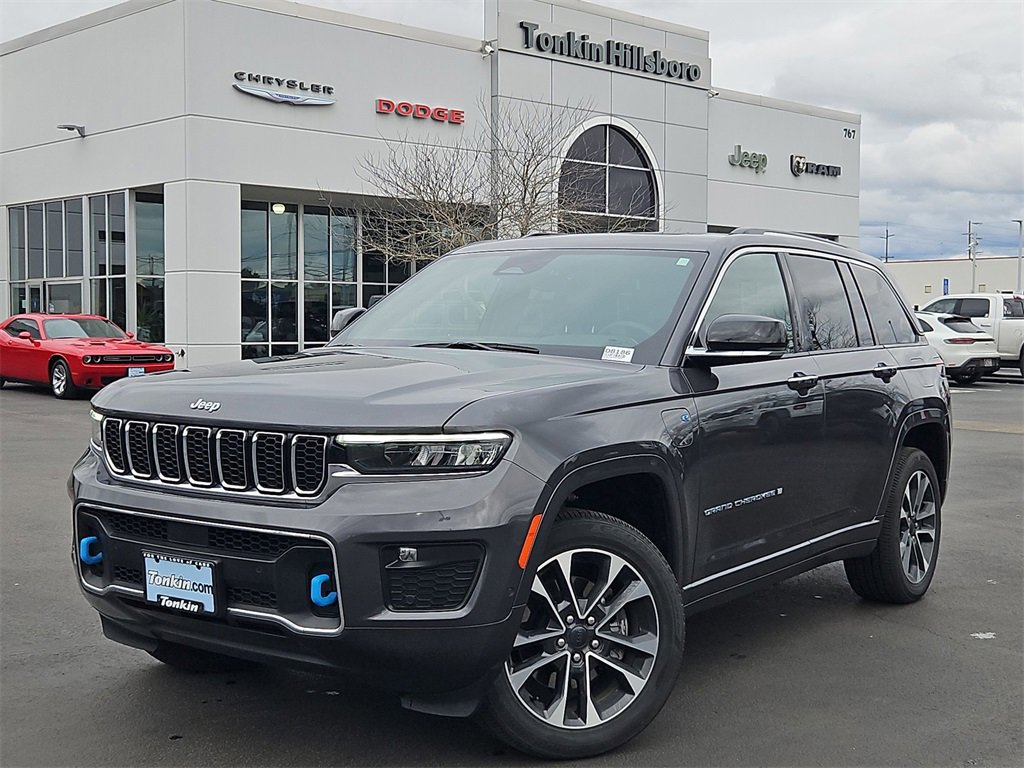 Used 2023 Jeep Grand Cherokee Overland image 2