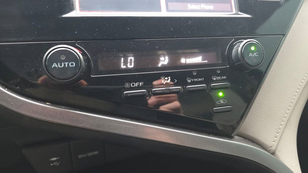 Used 2019 Toyota Camry SE image 19