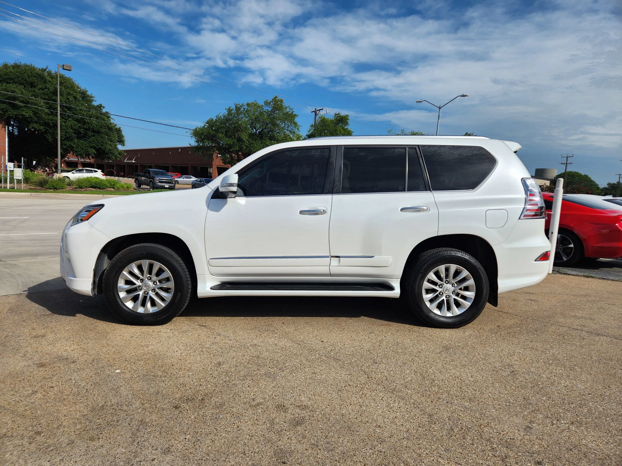 Used 2016 Lexus GX 460 w/ Premium Package AWD/4WD image 2