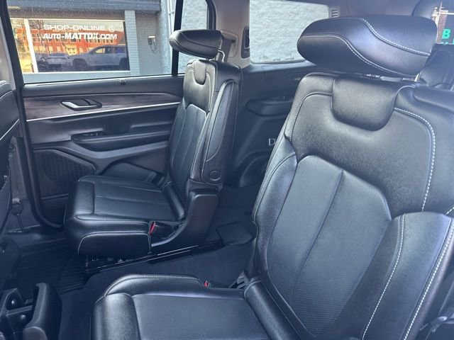 Used 2023 Jeep Grand Cherokee L Limited w/ Luxury Tech Group II image 16