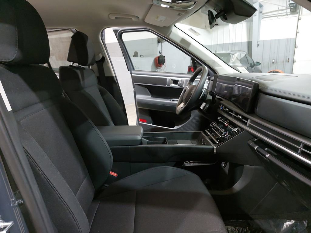 Used 2025 Hyundai Santa Fe SE FWD image 10