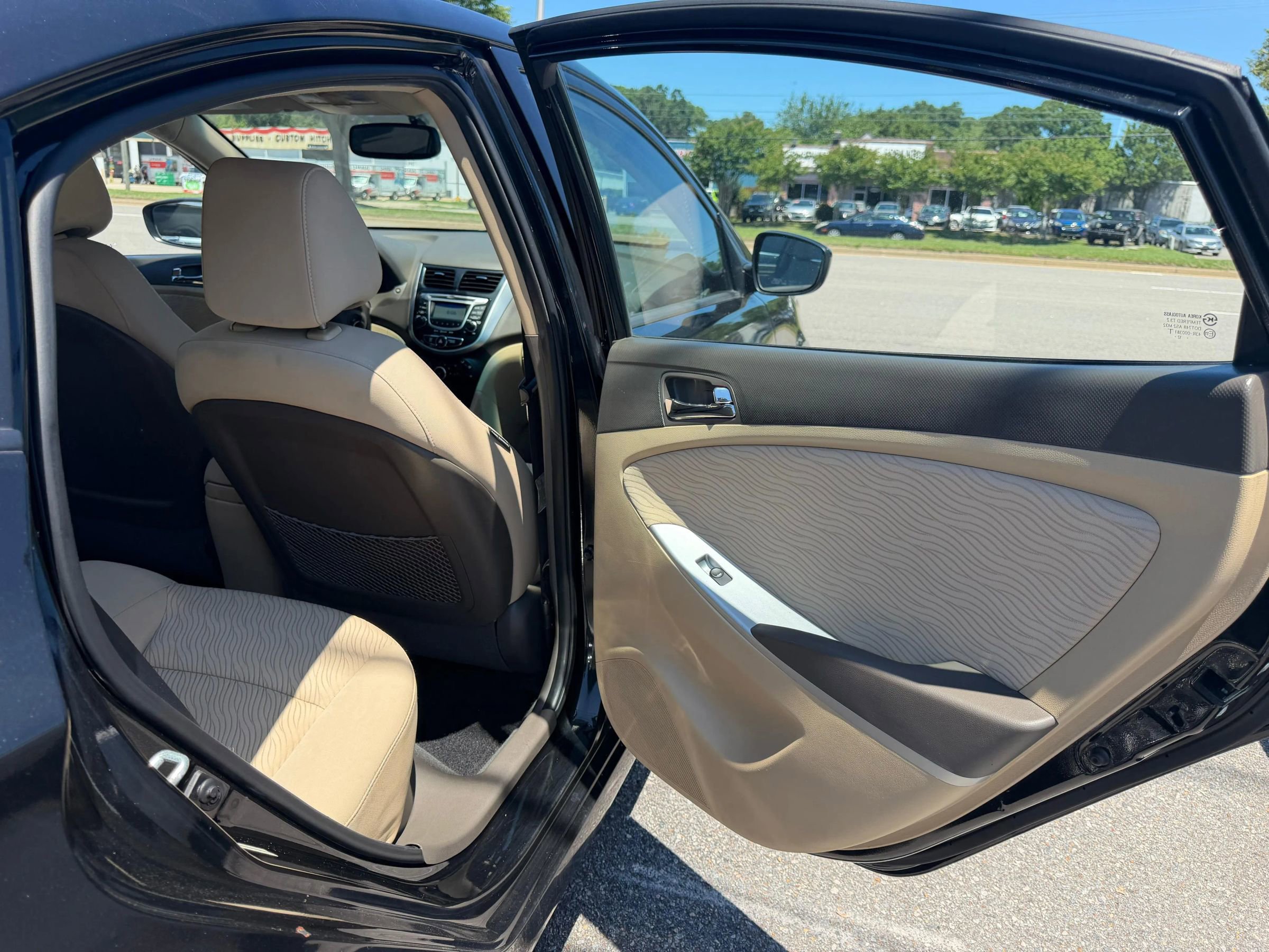 Used 2013 Hyundai Accent GLS w/ Premium Pkg FWD image 14