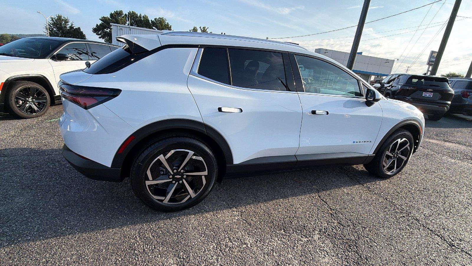 New 2026 Chevrolet Equinox EV LT FWD image 8