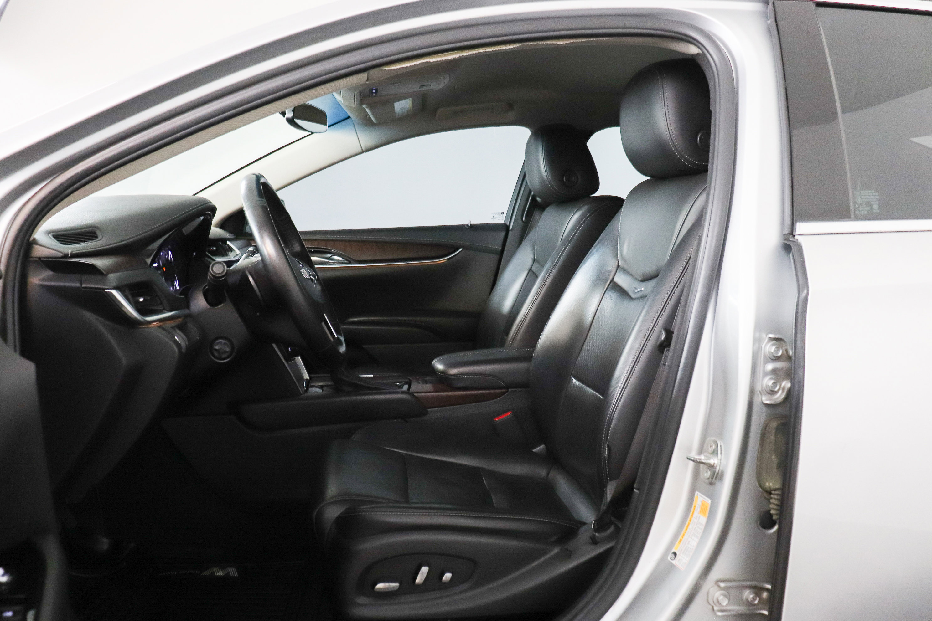 Used 2019 Cadillac XTS Luxury image 10