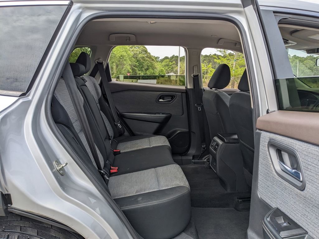 Used 2023 Nissan Rogue SV FWD image 43