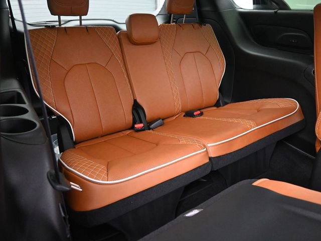 New 2026 Chrysler Pacifica Pinnacle image 16