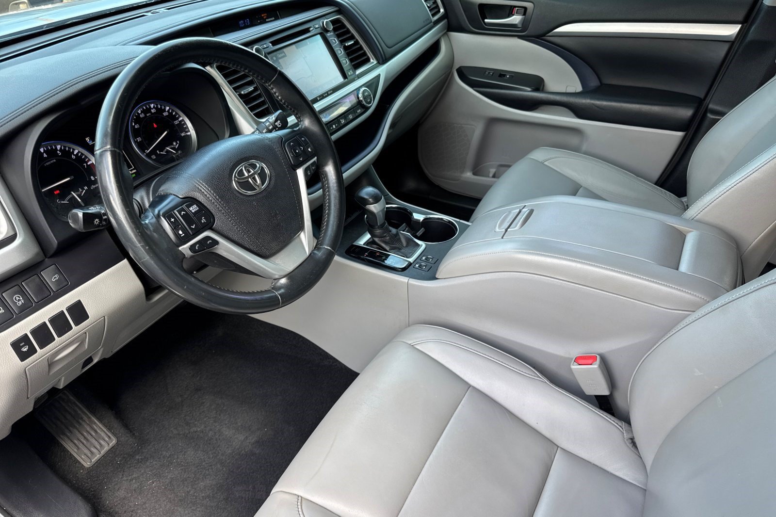 Used 2018 Toyota Highlander XLE FWD image 4