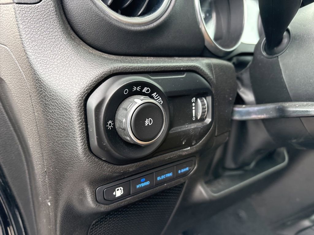 Used 2023 Jeep Wrangler Unlimited Sahara w/ Safety Group image 17