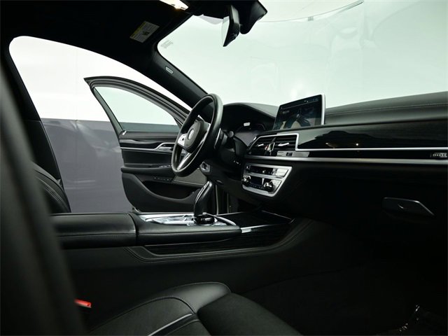 Used 2022 BMW 740i xDrive 740i xDrive w/ M Sport Package image 29