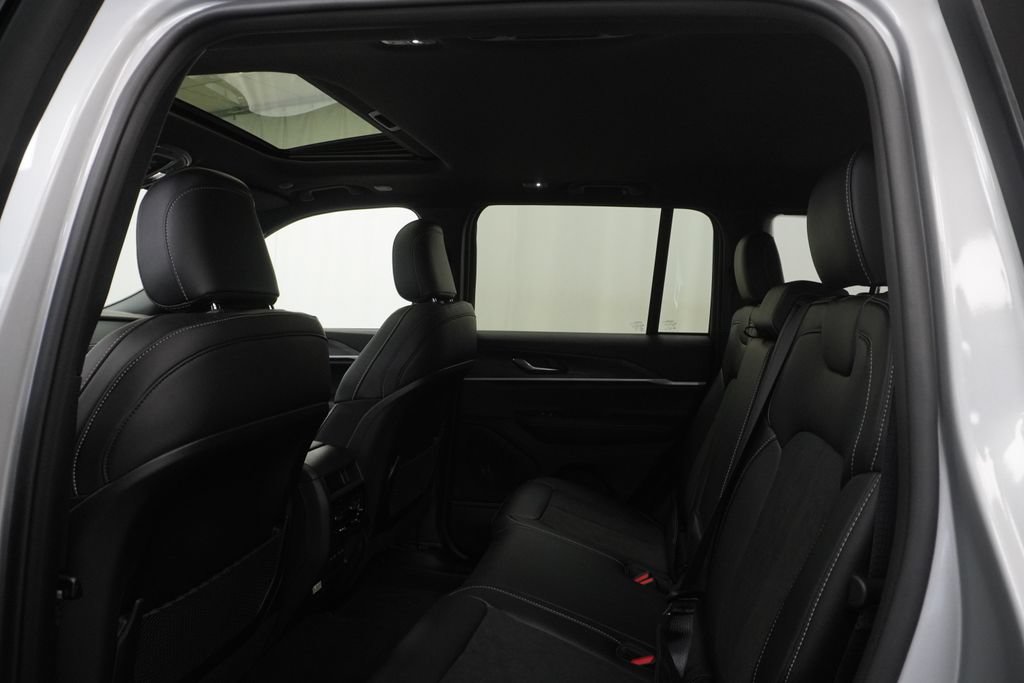 New 2026 Jeep Grand Cherokee Altitude AWD/4WD image 18