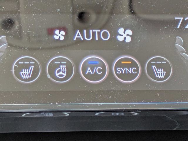 Used 2025 Genesis G70 2.5T image 22