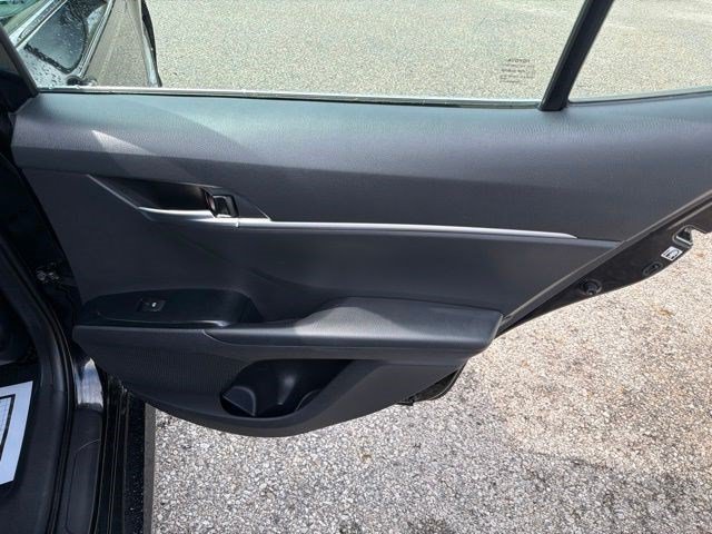 Used 2018 Toyota Camry LE FWD image 16