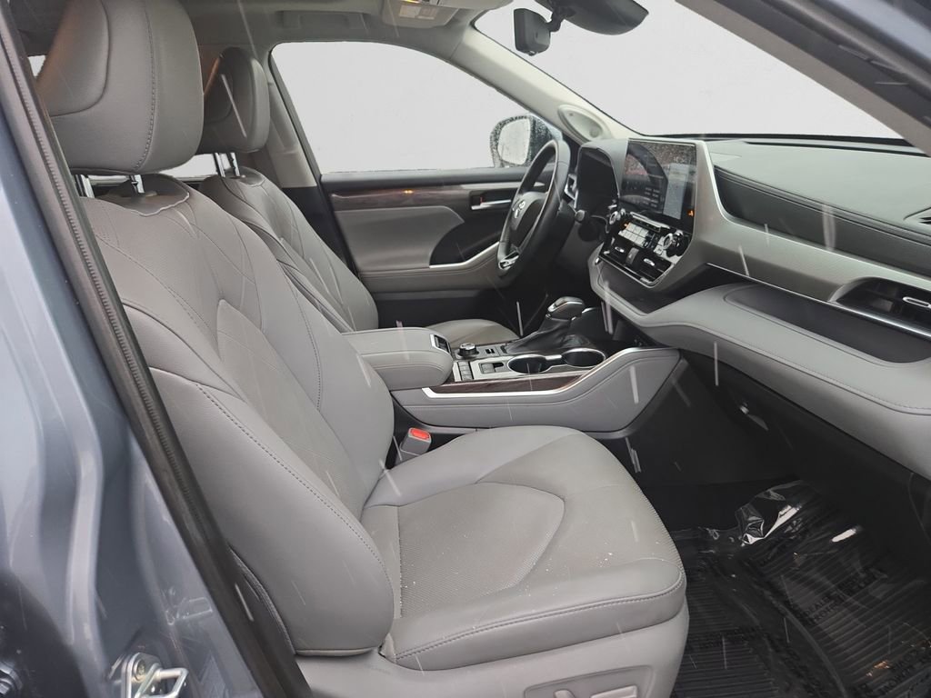 Used 2020 Toyota Highlander Platinum AWD/4WD image 16