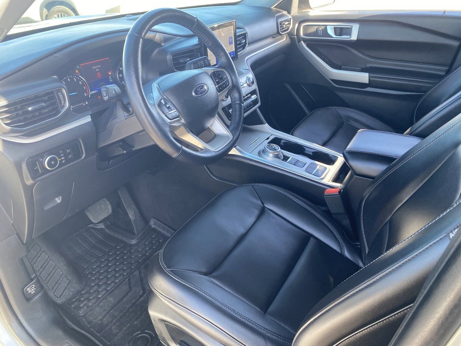 Used 2023 Ford Explorer XLT w/ Equipment Group 202A RWD image 18