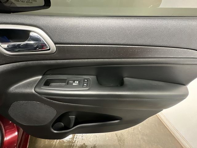 Used 2018 Jeep Grand Cherokee Altitude image 24