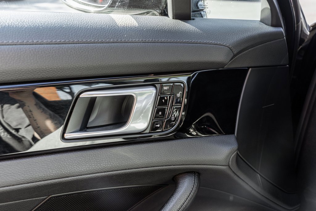 Used 2018 Porsche Panamera 4 image 15