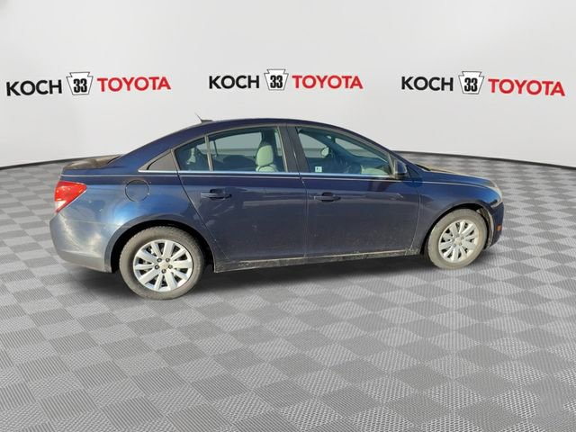 Used 2011 Chevrolet Cruze LT image 2