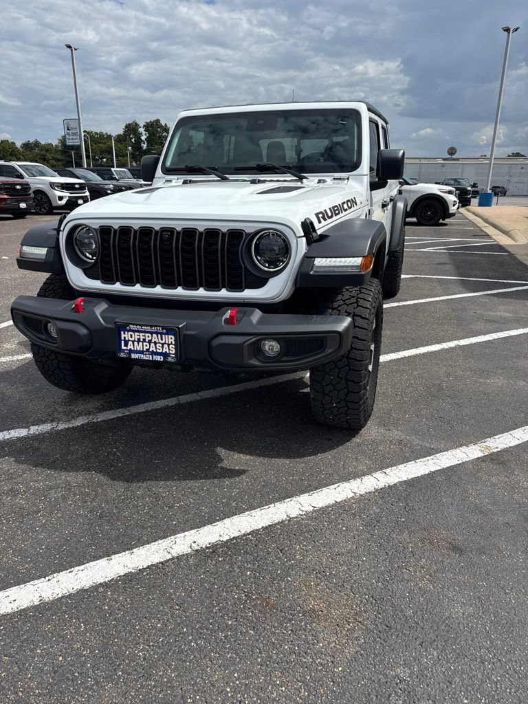 Used 2024 Jeep Gladiator Rubicon w/ Technology Group AWD/4WD image 8