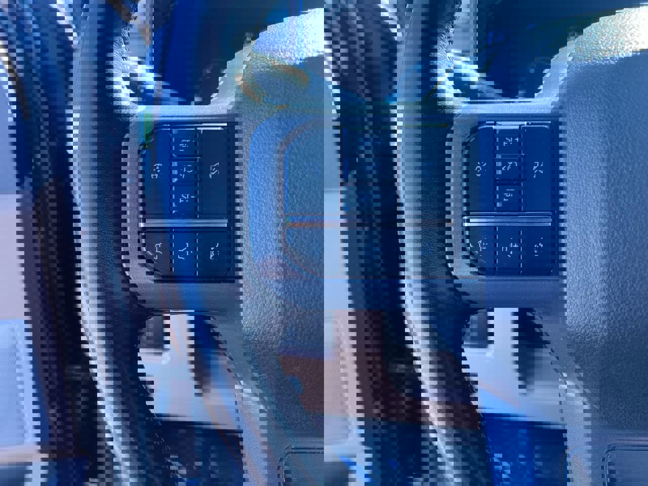 Used 2023 Ford F350 Lariat image 16