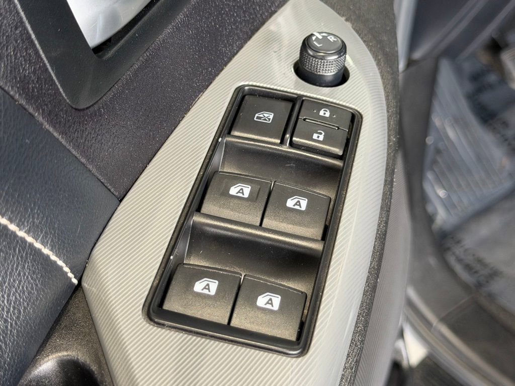Certified 2017 Toyota Sienna SE w/ SE Preferred Package FWD image 19