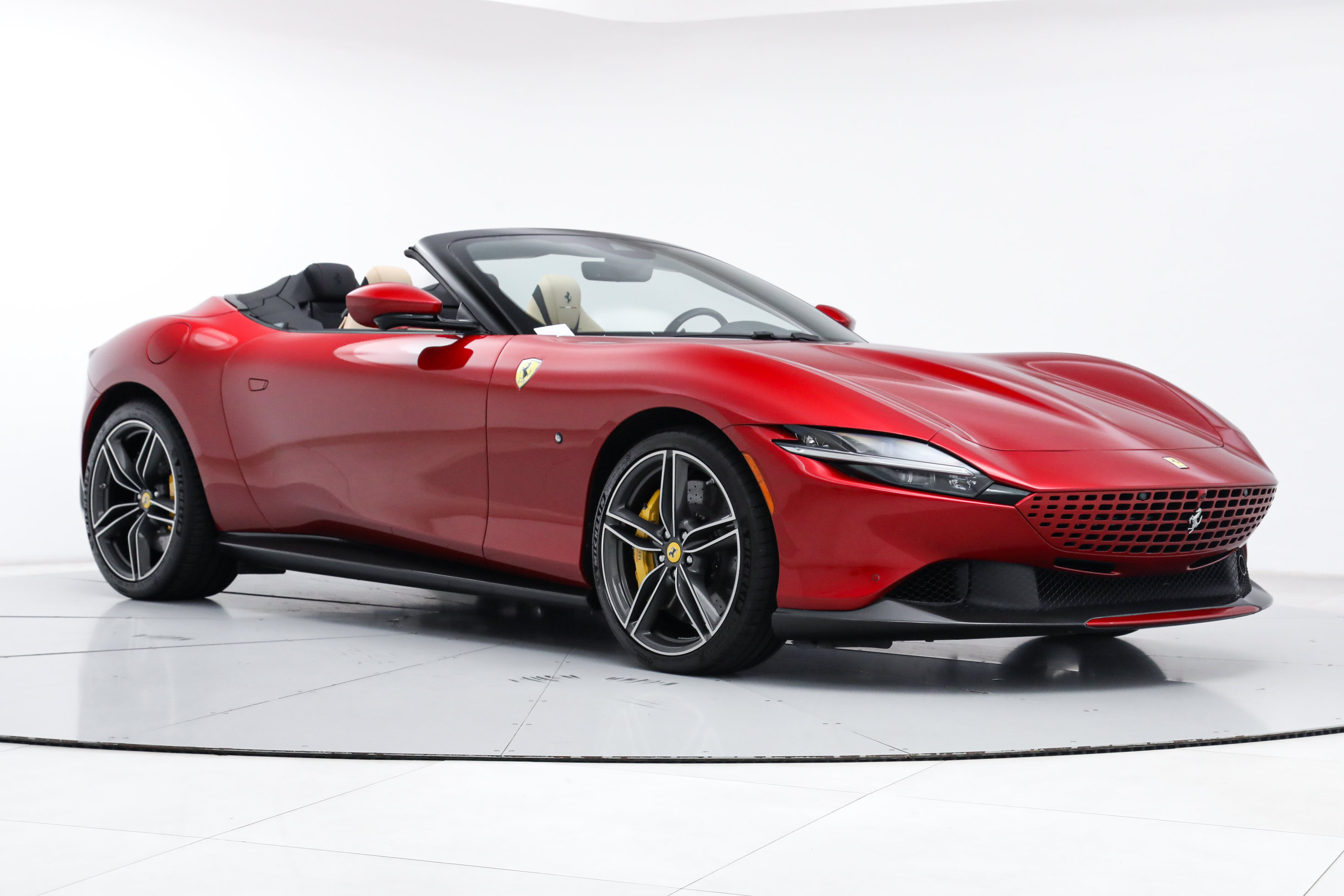 Certified 2025 Ferrari Roma Spider RWD image 13