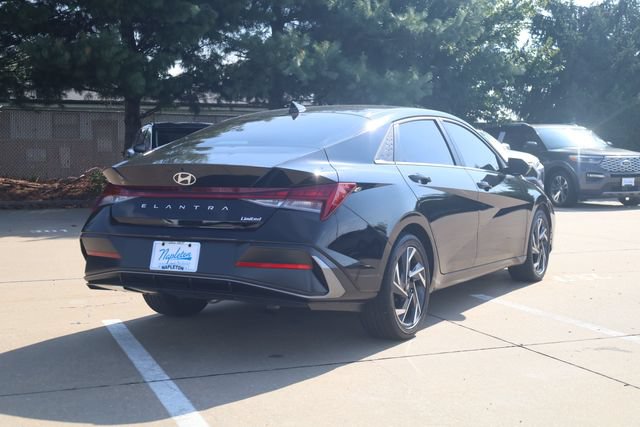 Certified 2025 Hyundai Elantra Limited FWD image 6