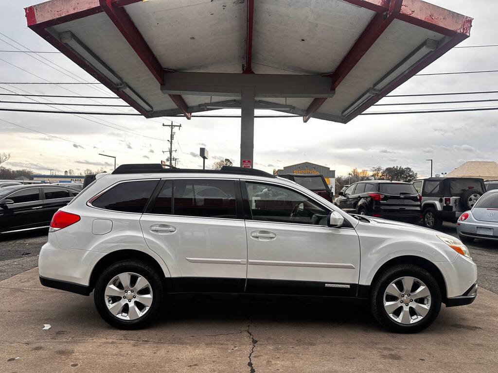 Used 2011 Subaru Outback 2.5i Limited w/ PWR Moonroof Pkg image 5