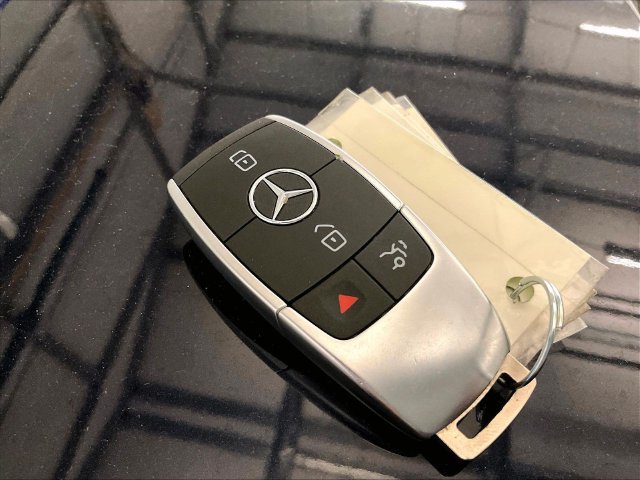 Used 2021 Mercedes-Benz GLC 300 4MATIC image 9