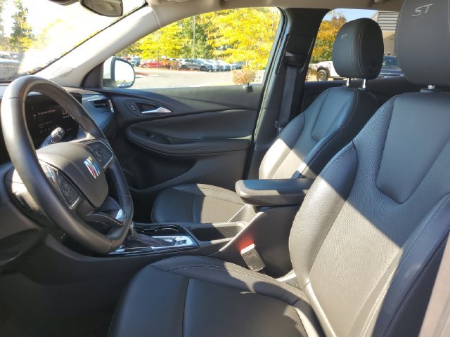 Used 2024 Buick Encore GX Sport Touring FWD image 9