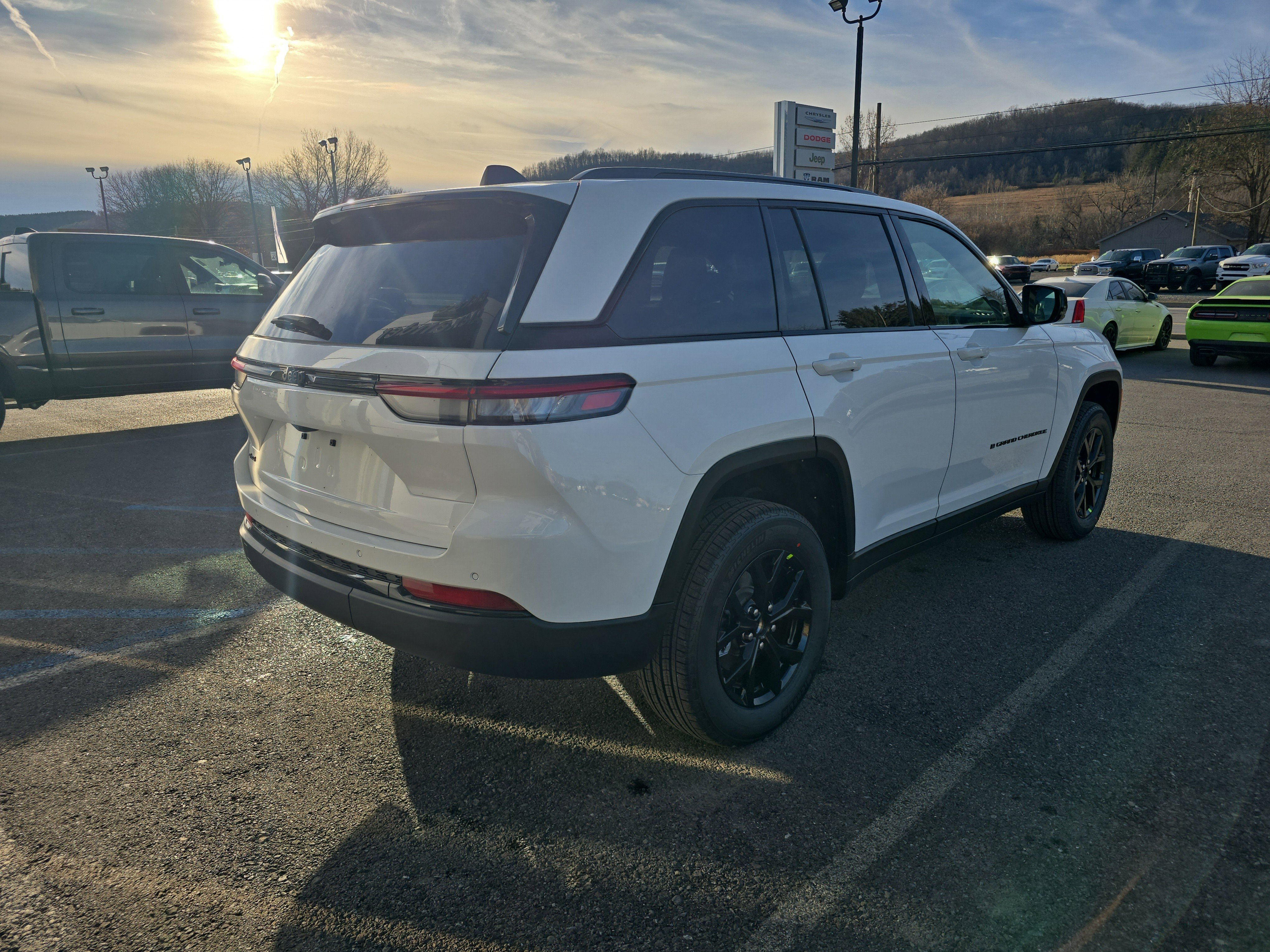 New 2025 Jeep Grand Cherokee Altitude image 3