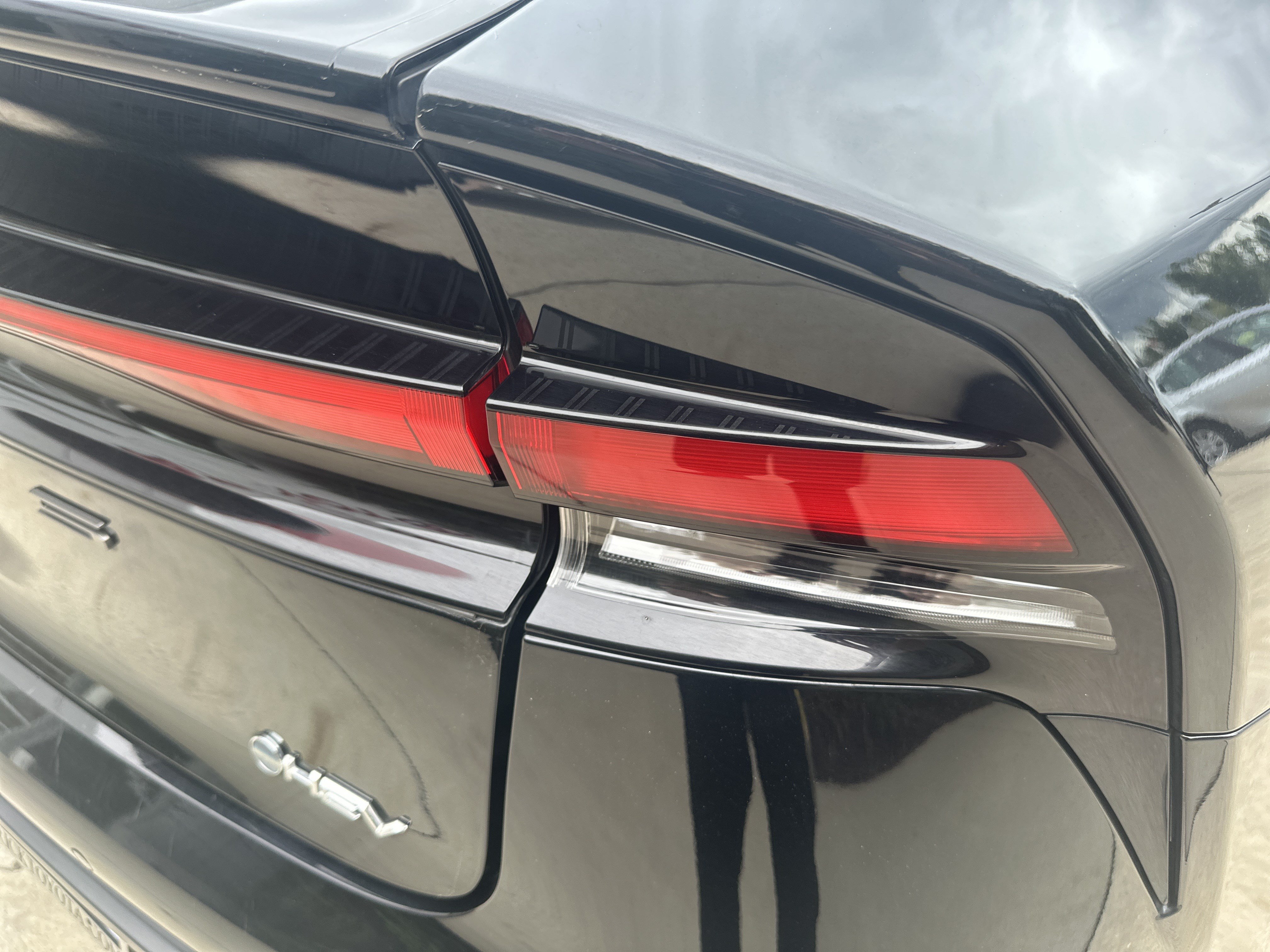 Used 2025 Toyota Prius LE FWD image 12